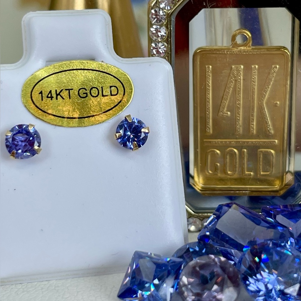 1/2c 14k solid Tanzanite stud Earrings yellow Gold .25ct each - Picture 2 of 11